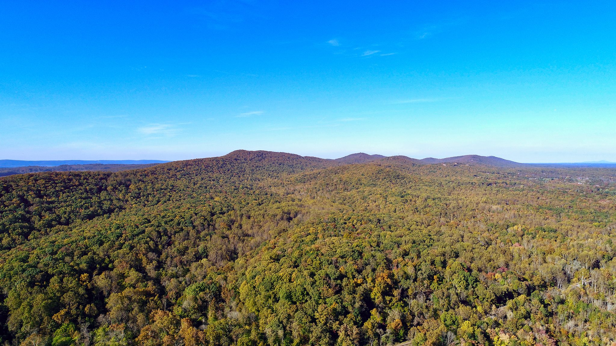 A wide-angle view of a mountains during autumn.